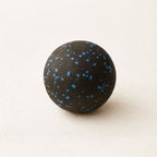 balle de massage dos noir et bleu