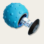 Balle de massage vibrante bleue ouverte, moteur interne visible