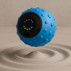 Balle de massage vibrante bleue en lévitation sur fond zen