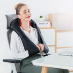 coussin massant shiatsu noir au bureau