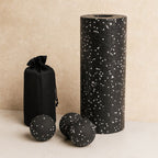 Kit massage dos complet avec rouleau, boules et sac de transport en noir et blanc