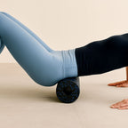 Utilisation du rouleau de massage dos pour relâcher les tensions lombaires