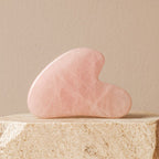 Pierre Gua Sha en quartz rose naturel pour massage facial et raffermissement de la peau