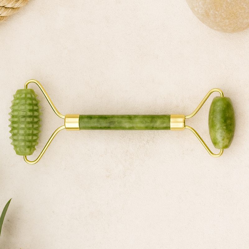 Rouleau double embout jade avec côté lisse et côté à picots pour soin visage