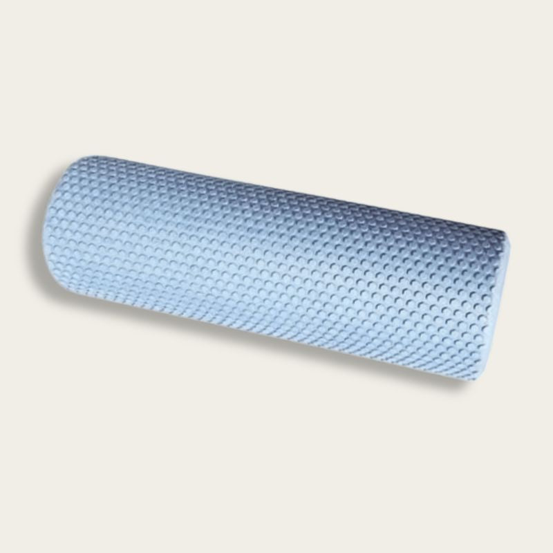 Rouleau massage jambe bleu avec picots pentagonaux pour stimuler la circulation