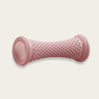 Rouleau de massage pied rose au design ergonomique et picots de stimulation plantaire
