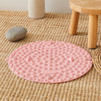 Tapis acupression pieds rose dans un intérieur zen minimaliste